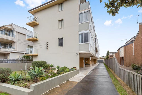 2/104 Ocean Street Narrabeen